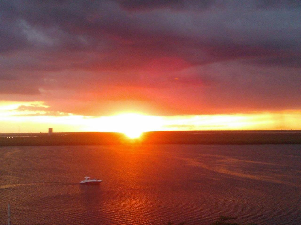 “Magic Sunrise At Cancun” Luaran gambar