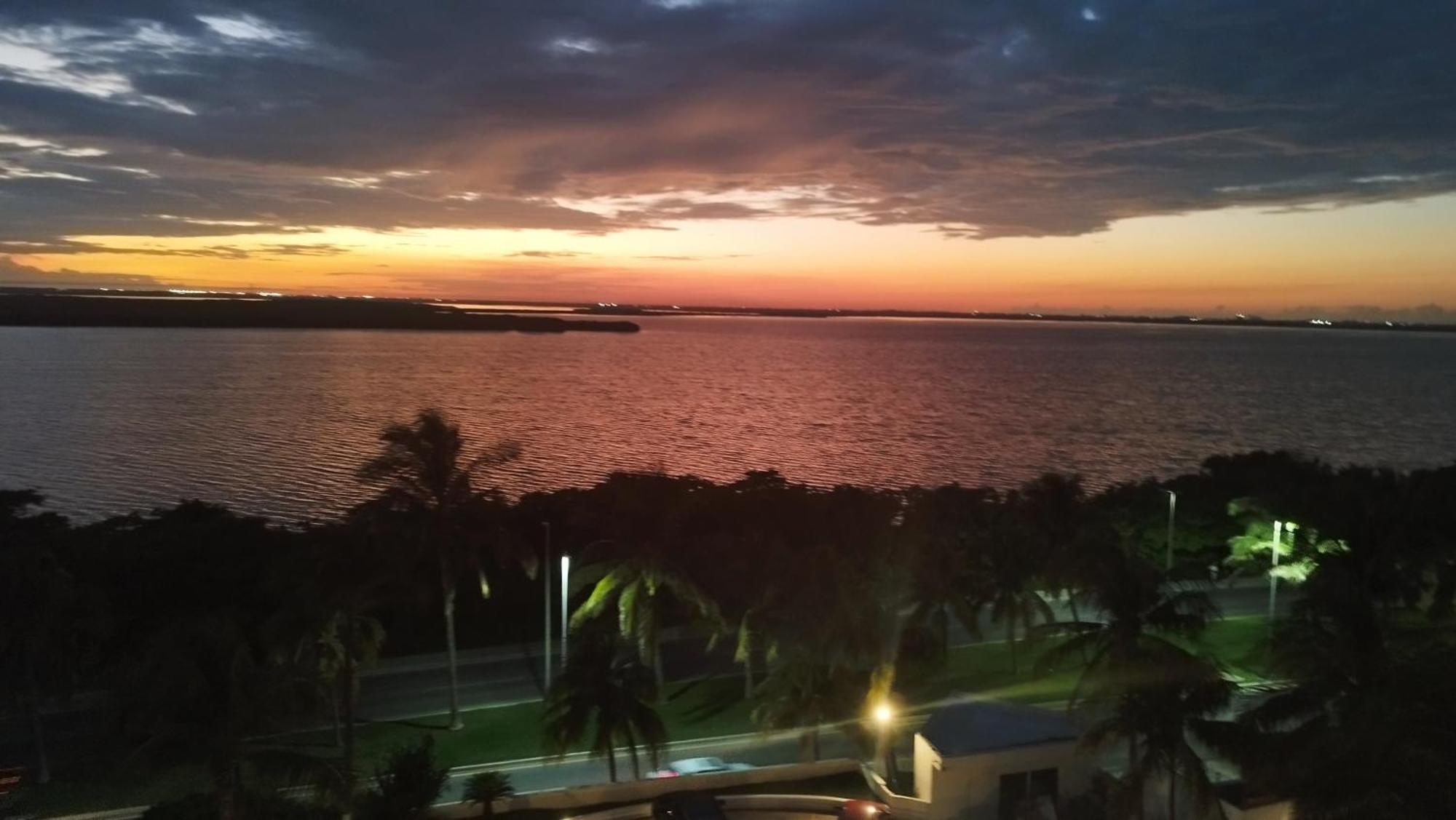 “Magic Sunrise At Cancun” Luaran gambar